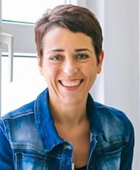 Porträt von Claudia Reuschenbach